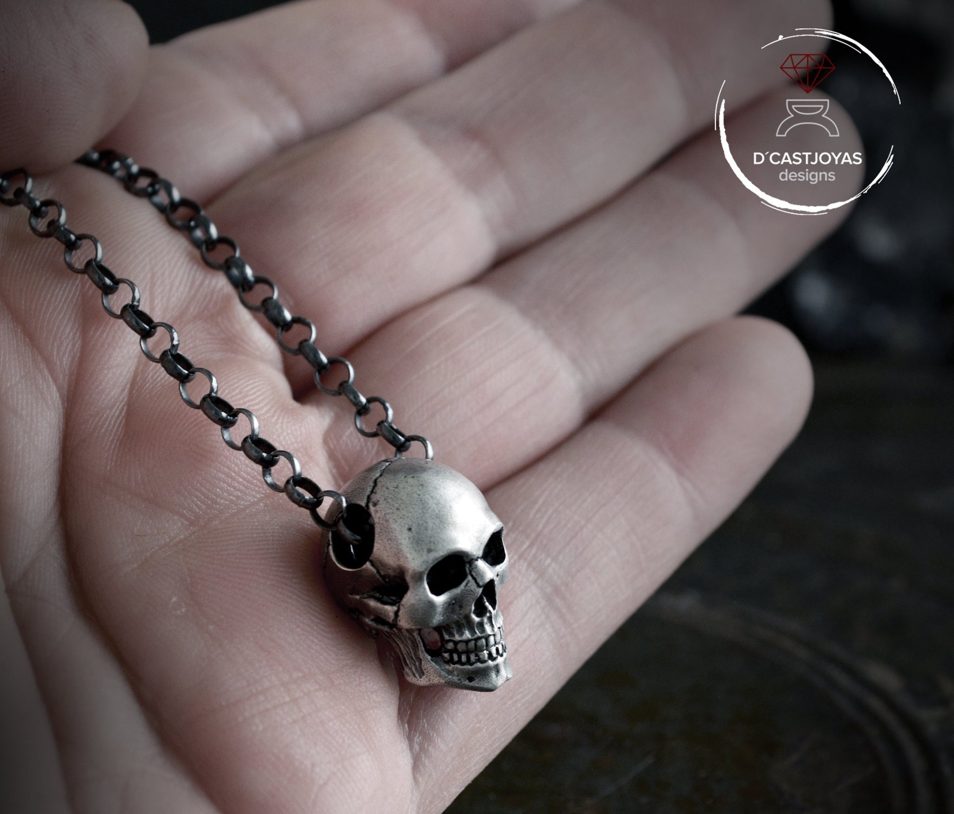 Colgante Craneo completo anatómico de plata para hombre y mujer con texturas oxidadas, Colgante Memento mori - D´Cast