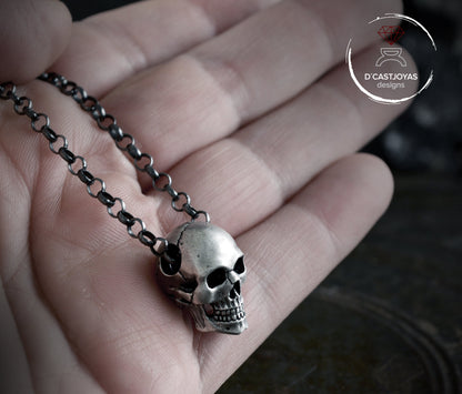 Colgante Craneo completo anatómico de plata para hombre y mujer con texturas oxidadas, Colgante Memento mori - D´Cast