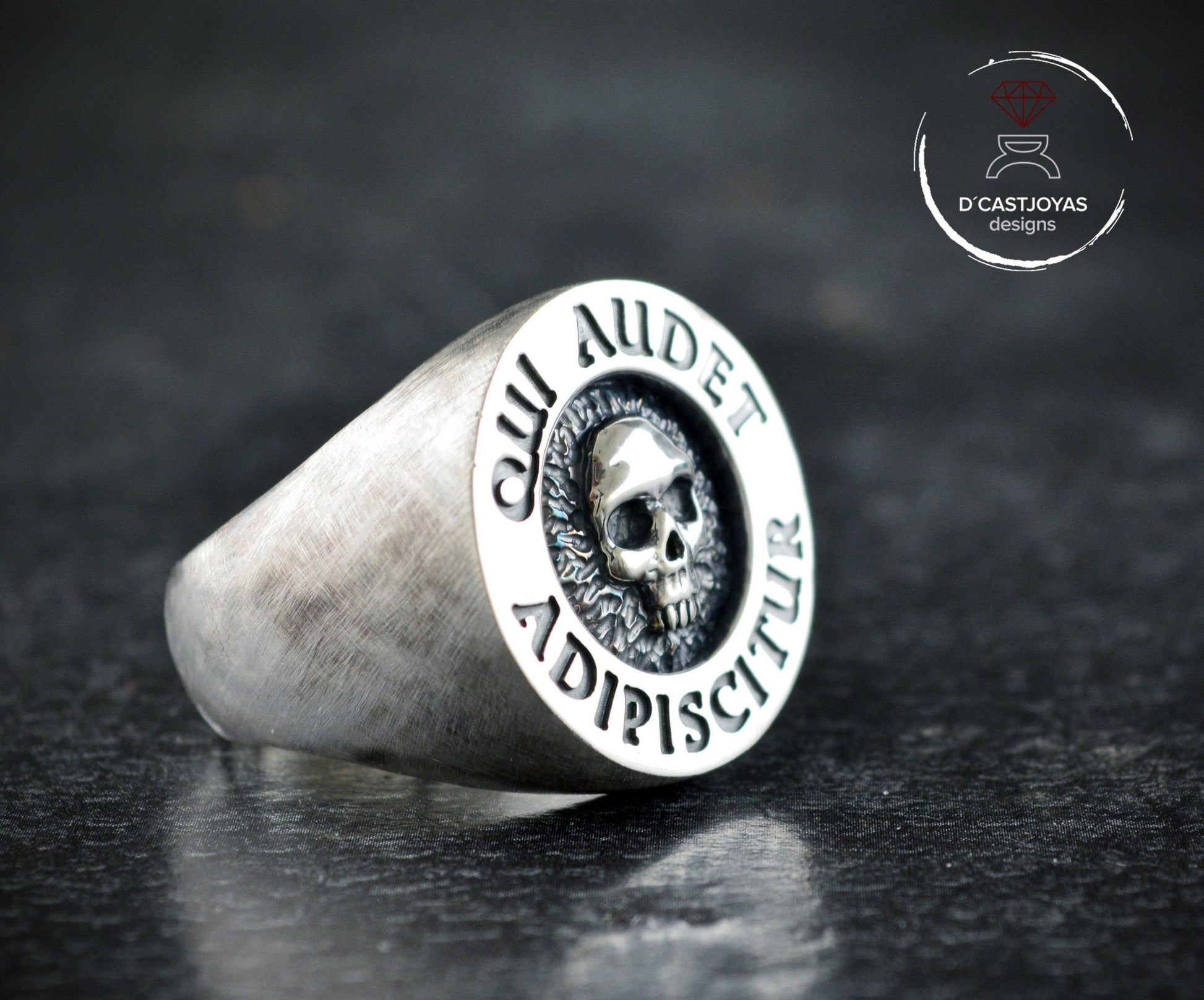 Anillo sello con calavera Memento Mori, Anillo sello hecho a mano en plata de ley, Anillo calavera para hombre - D´Cast
