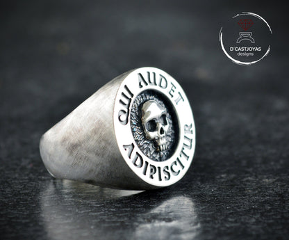 Anillo sello con calavera Memento Mori, Anillo sello hecho a mano en plata de ley, Anillo calavera para hombre - D´Cast