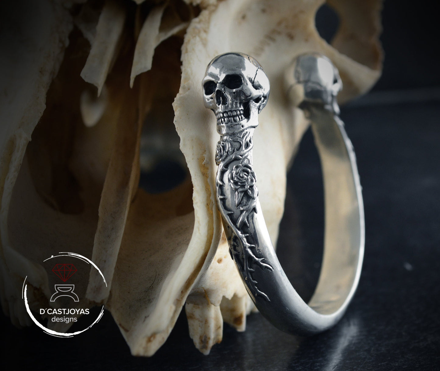 Brazalete de calavera con rosas y espinas en plata de ley maciza, brazalete Memento mori - D´Cast