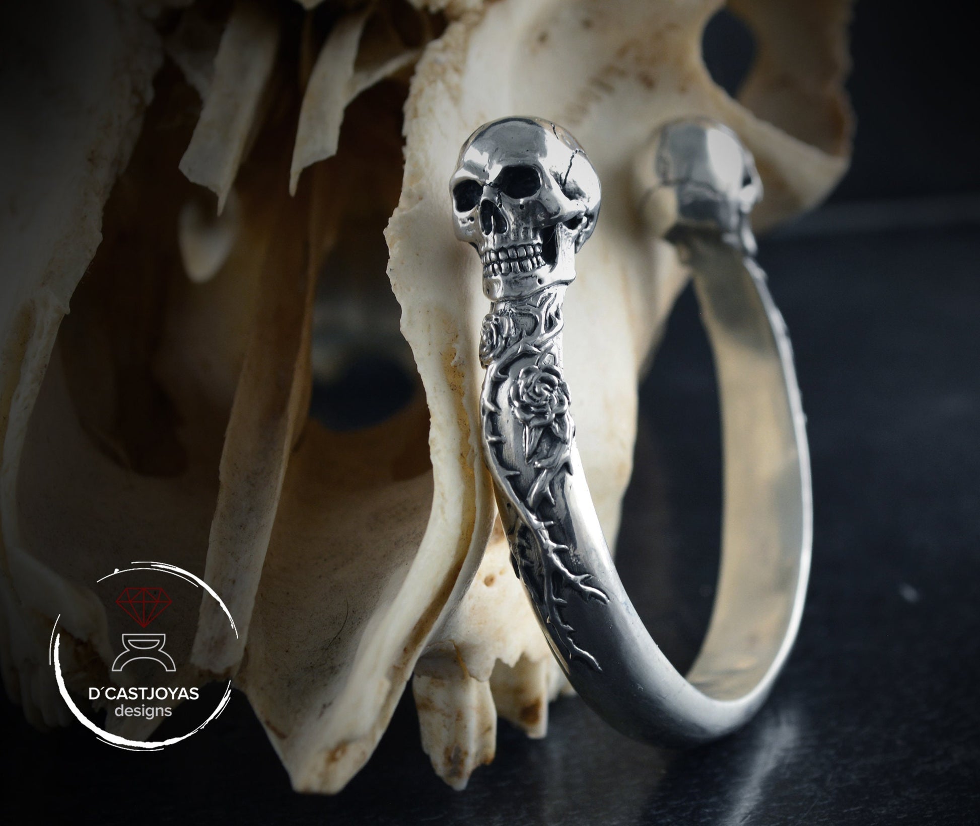 Brazalete de calavera con rosas y espinas en plata de ley maciza, brazalete Memento mori - D´Cast