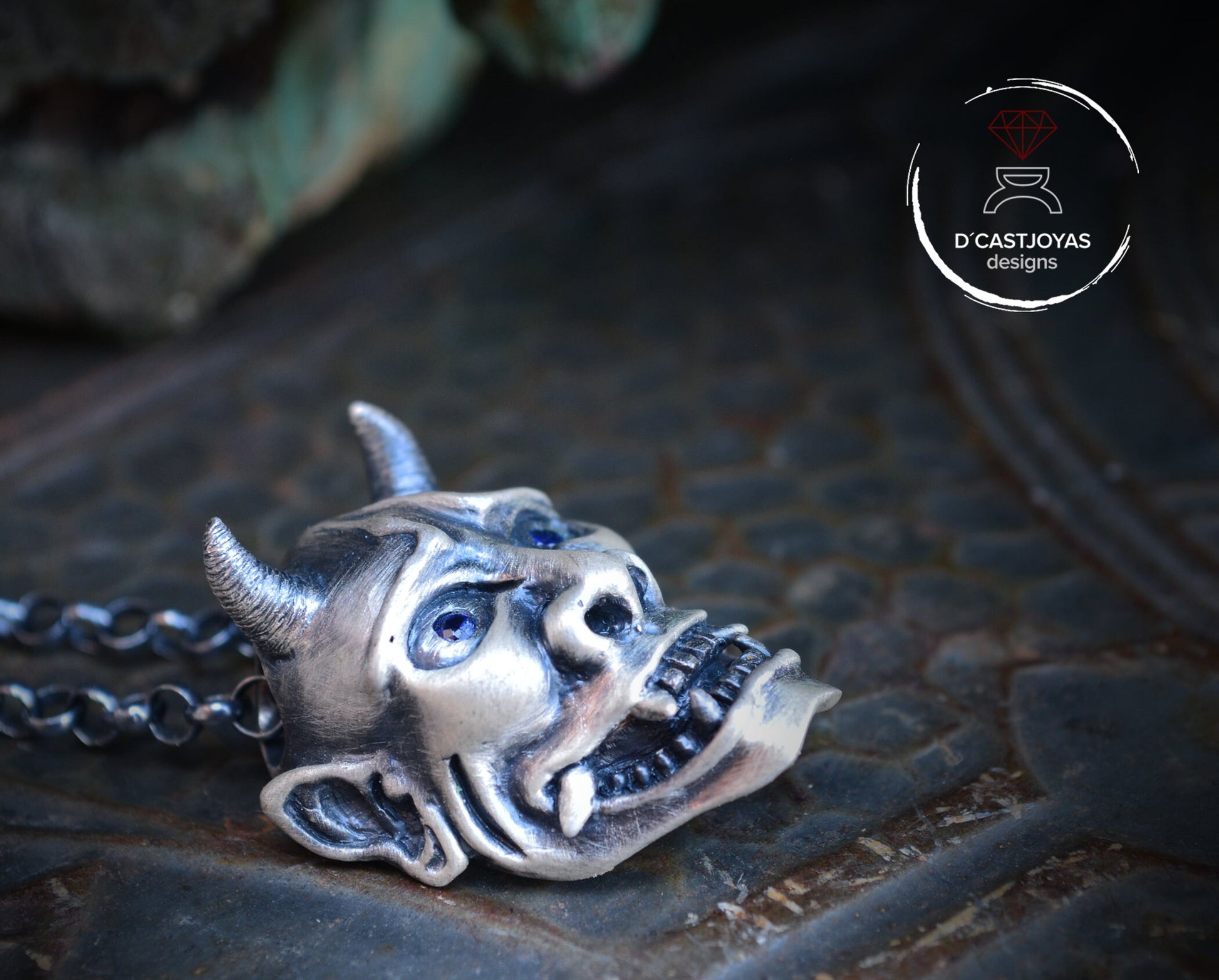 Colgante Demonio Oni de Japón en plata de ley y piedras naturales, Collar  máscara de Hannya - D´Cast