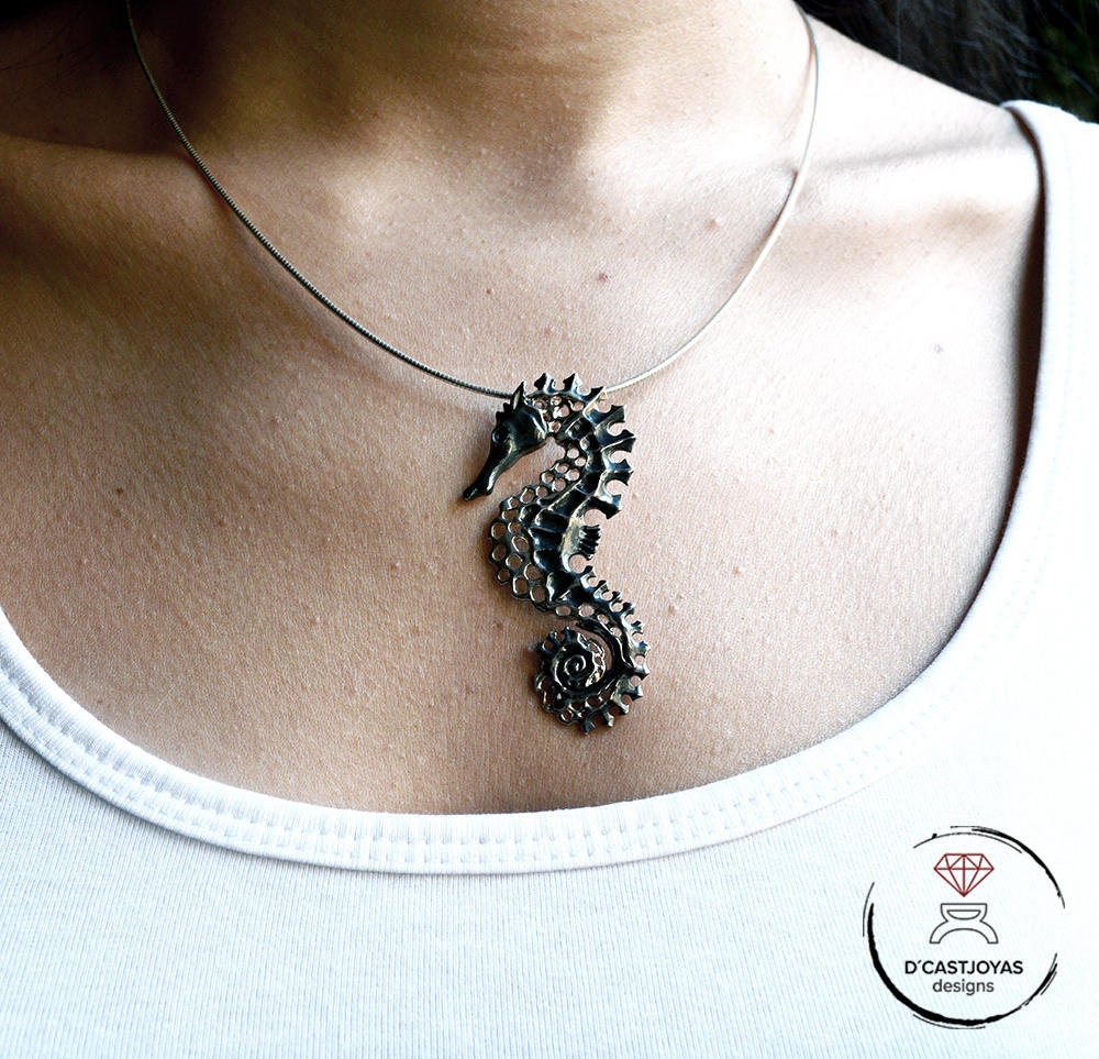 Colgante plata Caballito de mar, Colgante plata artístico, Collar plata esqueleto de caballo, Joyería del mar, Colgante unisex, Estilo boho - D´Cast