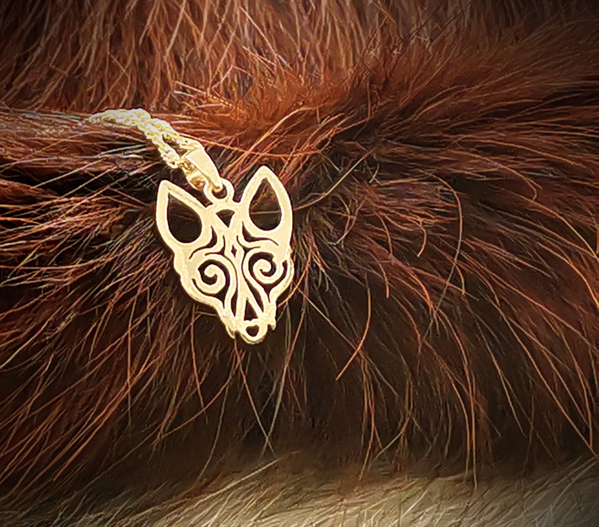 Colgante  oro 18k y 14k  lobo vikingo hecho a mano - D´Cast