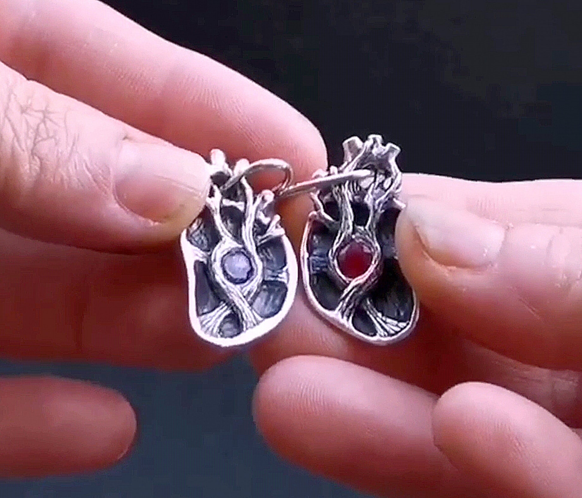 Pareja de medios corazones con con piedra natural para parejas, Colgante de corazón humano - D´Cast