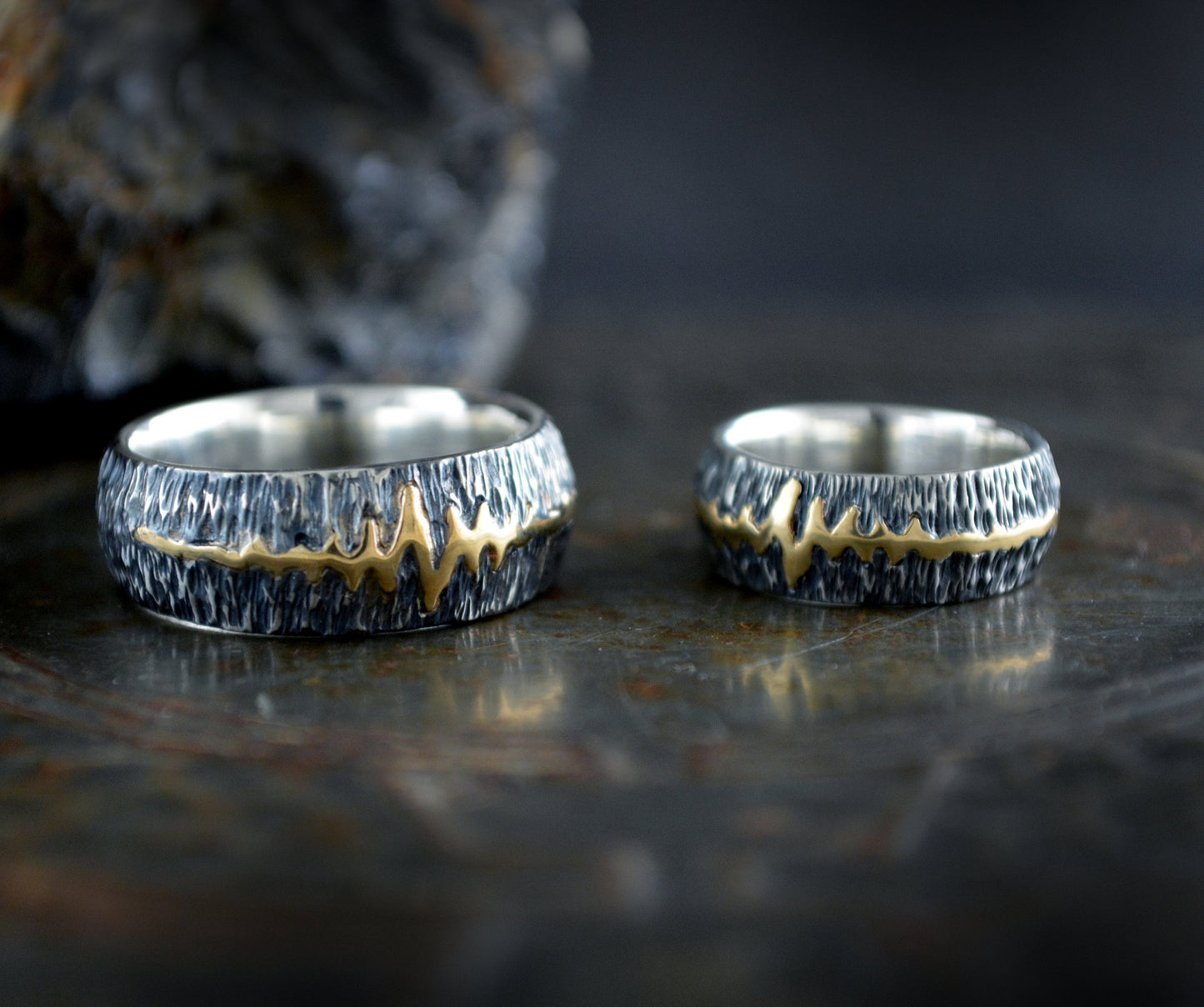 Conjunto alianzas rústico, Anillo  banda de latido de plata 925