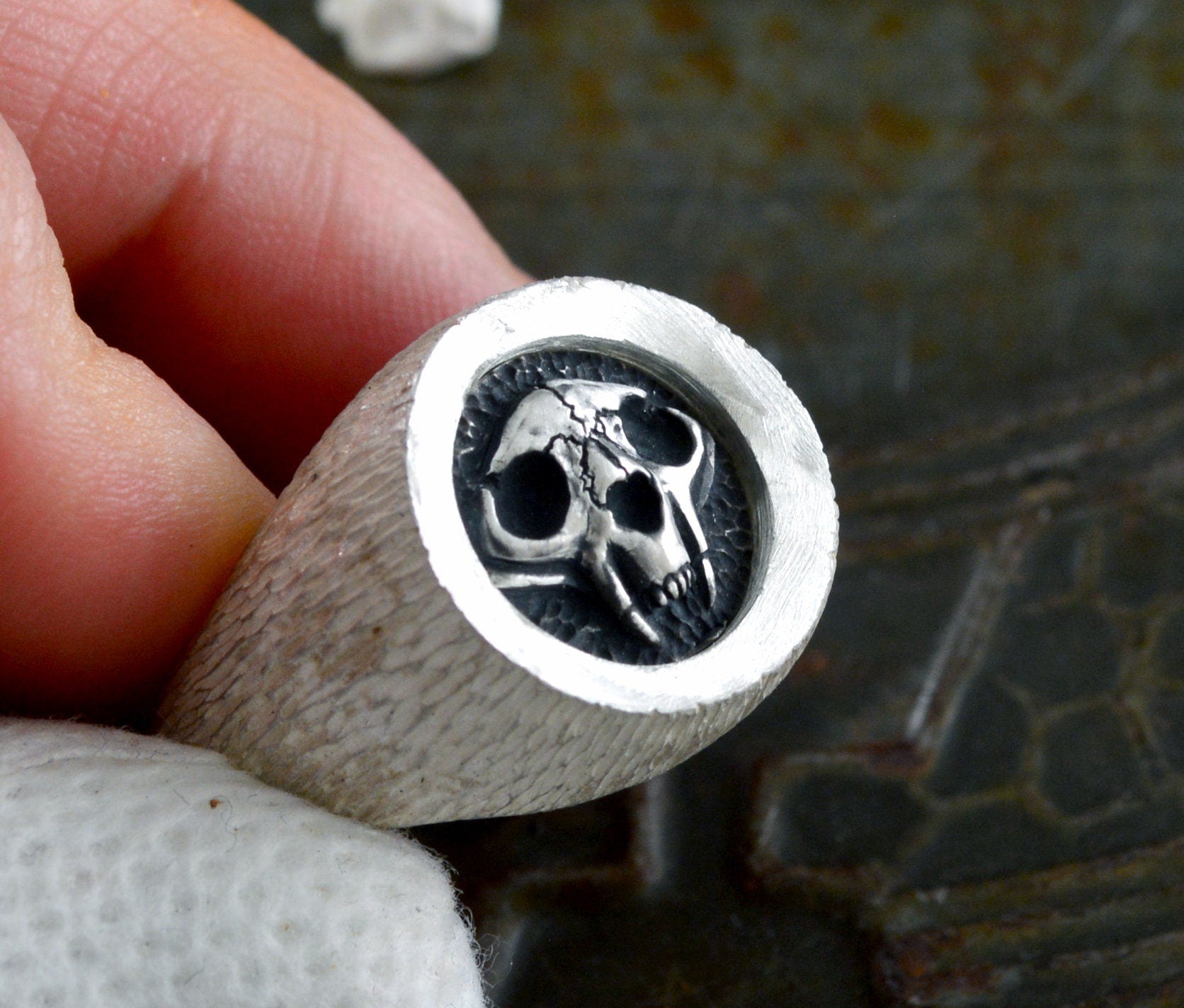 Anillo sello con calavera de gato en plata de ley - D´Cast