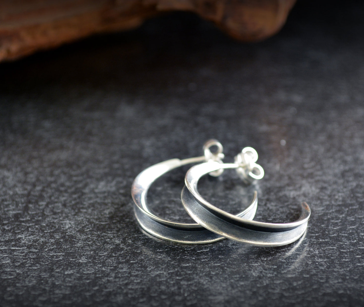 Pendientes media luna, Aros de plata 925, Pendientes Luna creciente,Minimalista, Joyería contemporánea, Estilo urbano, Hecho a mano - D´Cast
