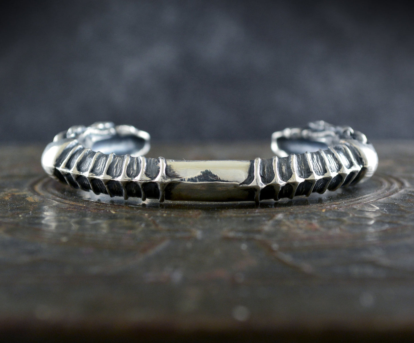Brazalete plata de ley maciza con dos cabezas de Xenomorfo - D´Cast