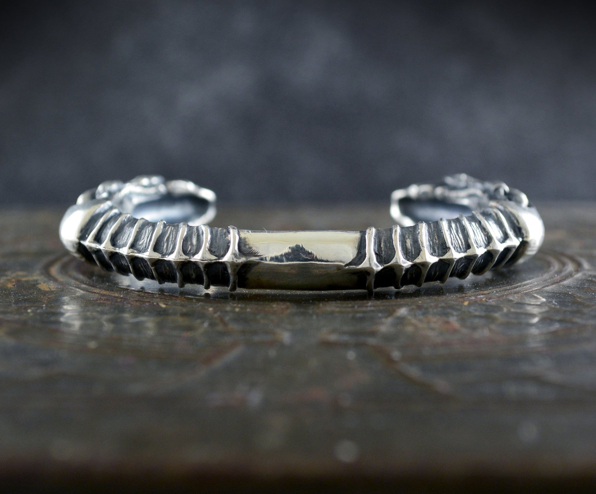 Brazalete plata de ley maciza con dos cabezas de Xenomorfo - D´Cast