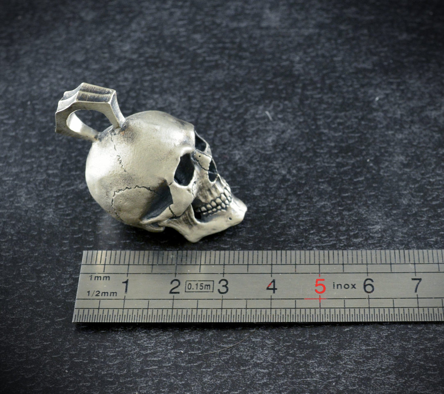 Gran colgante calavera hecho a mano en bronce, Colgante Memento mori - D´Cast
