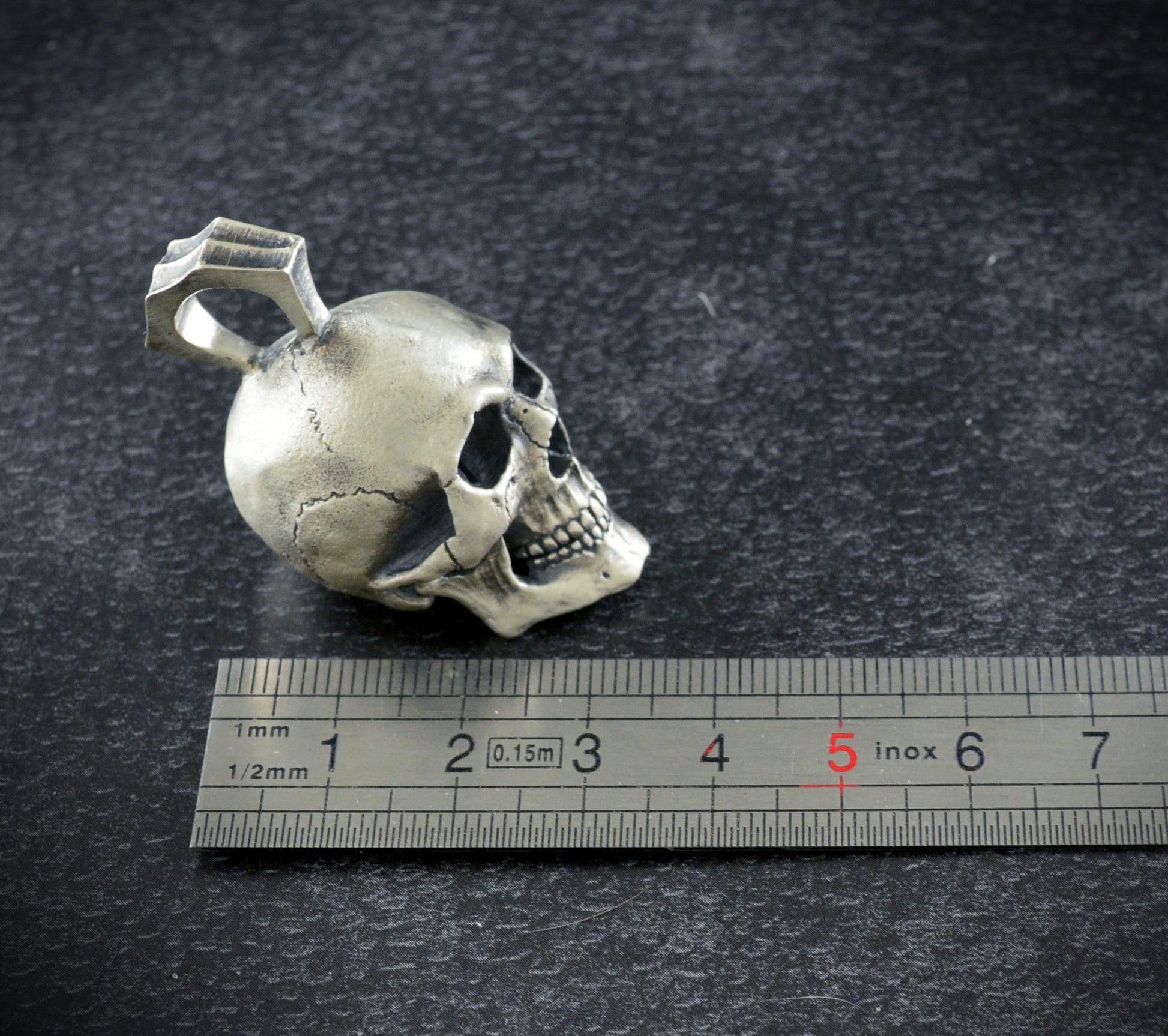 Gran colgante calavera hecho a mano en bronce, Colgante Memento mori - D´Cast