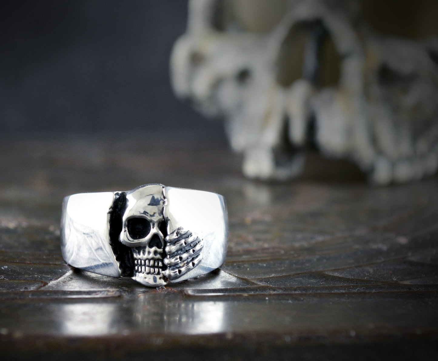 Anillo calavera Winter is coming grande