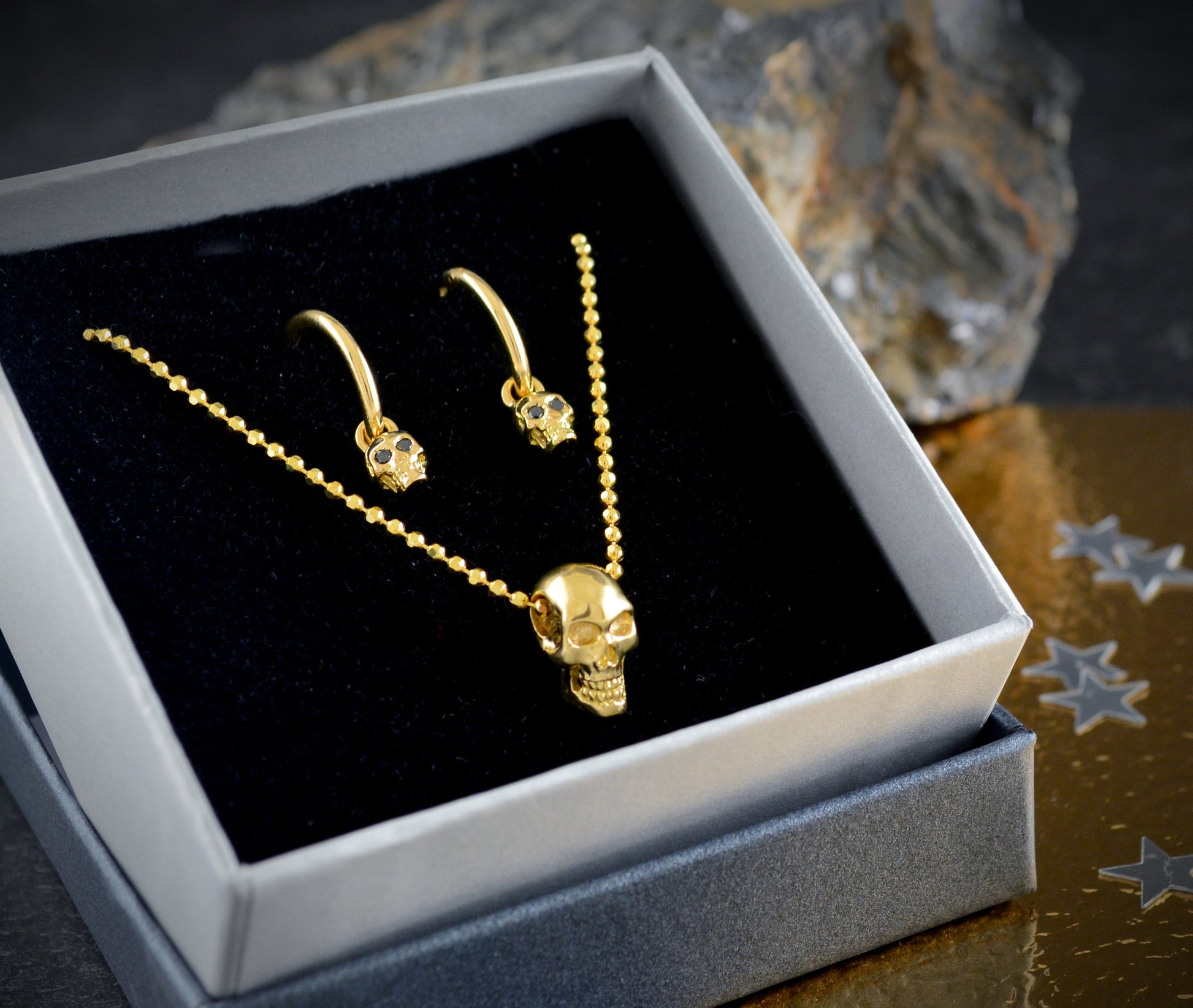 Aros calavera diminuta de oro 14k y 18k para hombre y mujer - D´Cast