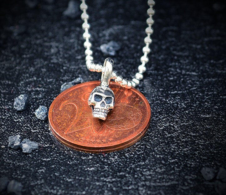 Colgante plata calavera pequeña, Colgante cráneo humano, Colgante plata artesanal, Joyería urbana, Estilo punk, Joyería unisex
