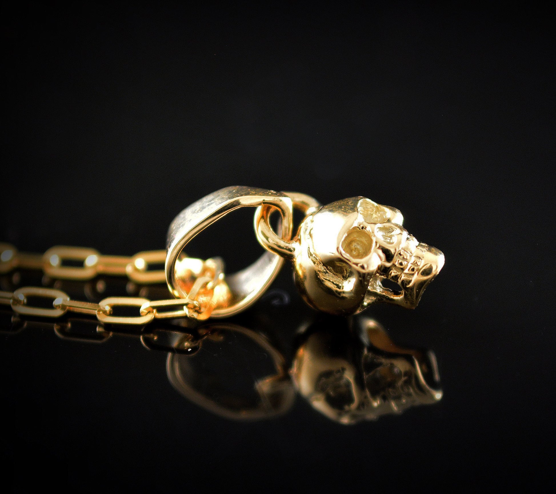 Colgante calavera diminuta en oro 10k, 14k y 18k  con piedras naturales - D´Cast