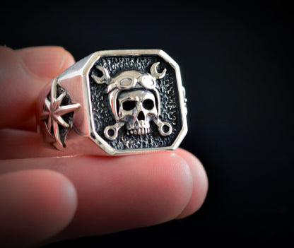 Anillo sello de plata de ley maciza con calavera con casco motorista, Anillo para moteros - D´Cast