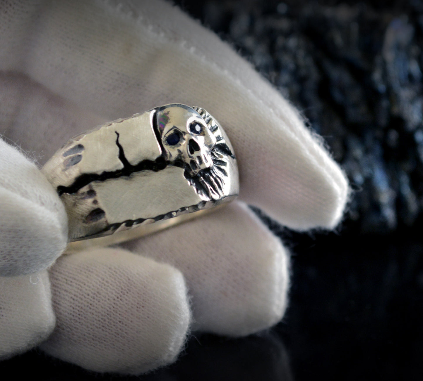Silberner Totenkopfring, gebrochener quadratischer Siegelring mit geschnitztem Totenkopf, cooler Herrenring, Herrenschmuck, handgefertigter Ring