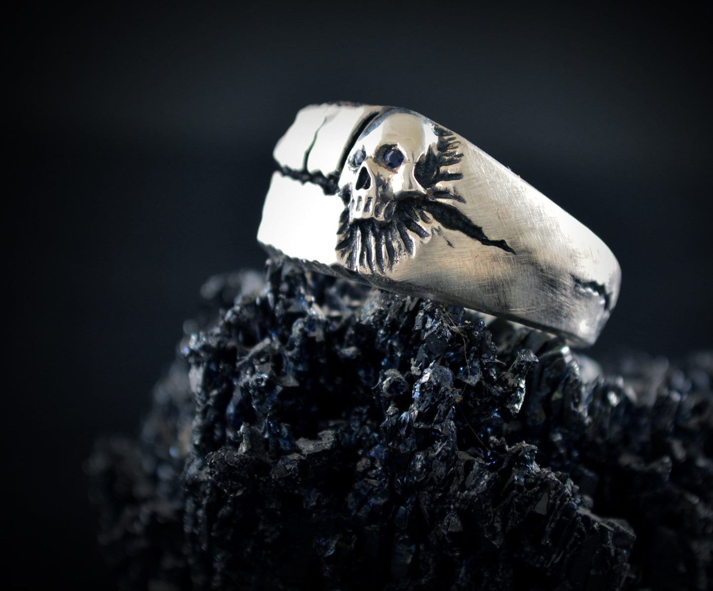 Silberner Totenkopfring, gebrochener quadratischer Siegelring mit geschnitztem Totenkopf, cooler Herrenring, Herrenschmuck, handgefertigter Ring