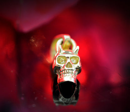 Winziger Dämonenschädel-Anhänger aus 14-karätigem und 18-karätigem Gold, einzigartiges Geschenk für Halloween