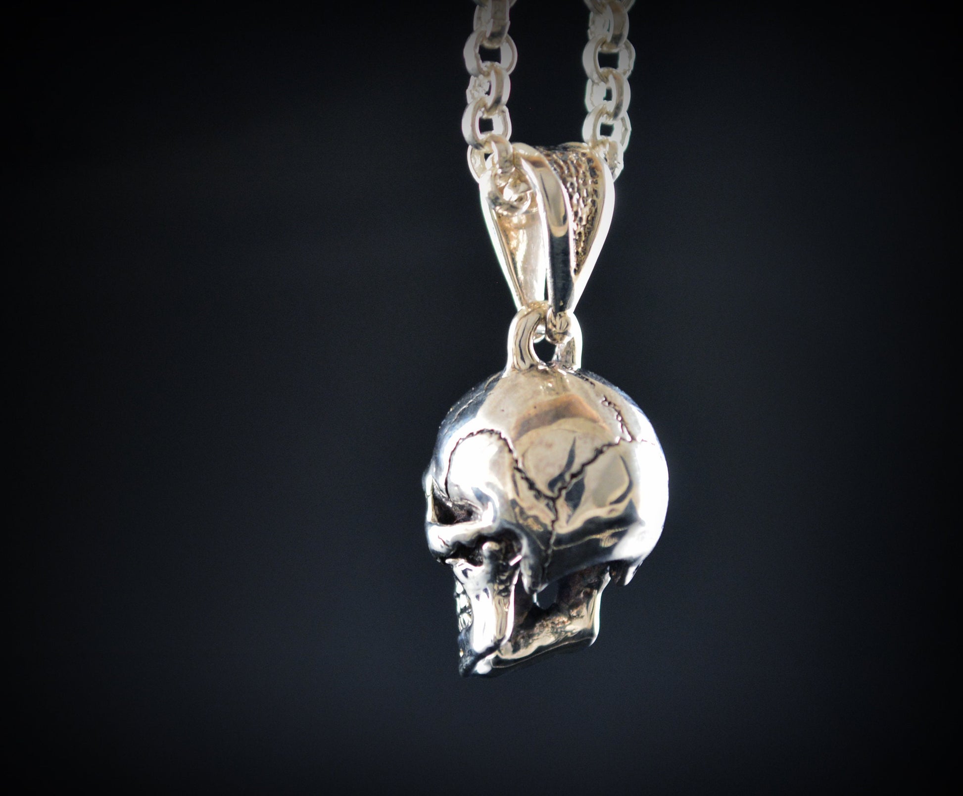 Colgante Craneo completo anatómico hecho a mano en plata de ley , Colgante Memento mori - D´Cast