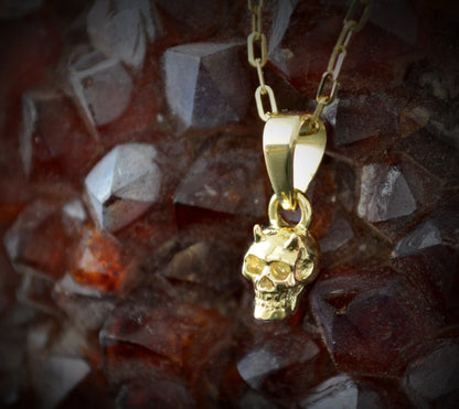 Winziger Dämonenschädel-Anhänger aus 14-karätigem und 18-karätigem Gold, einzigartiges Geschenk für Halloween