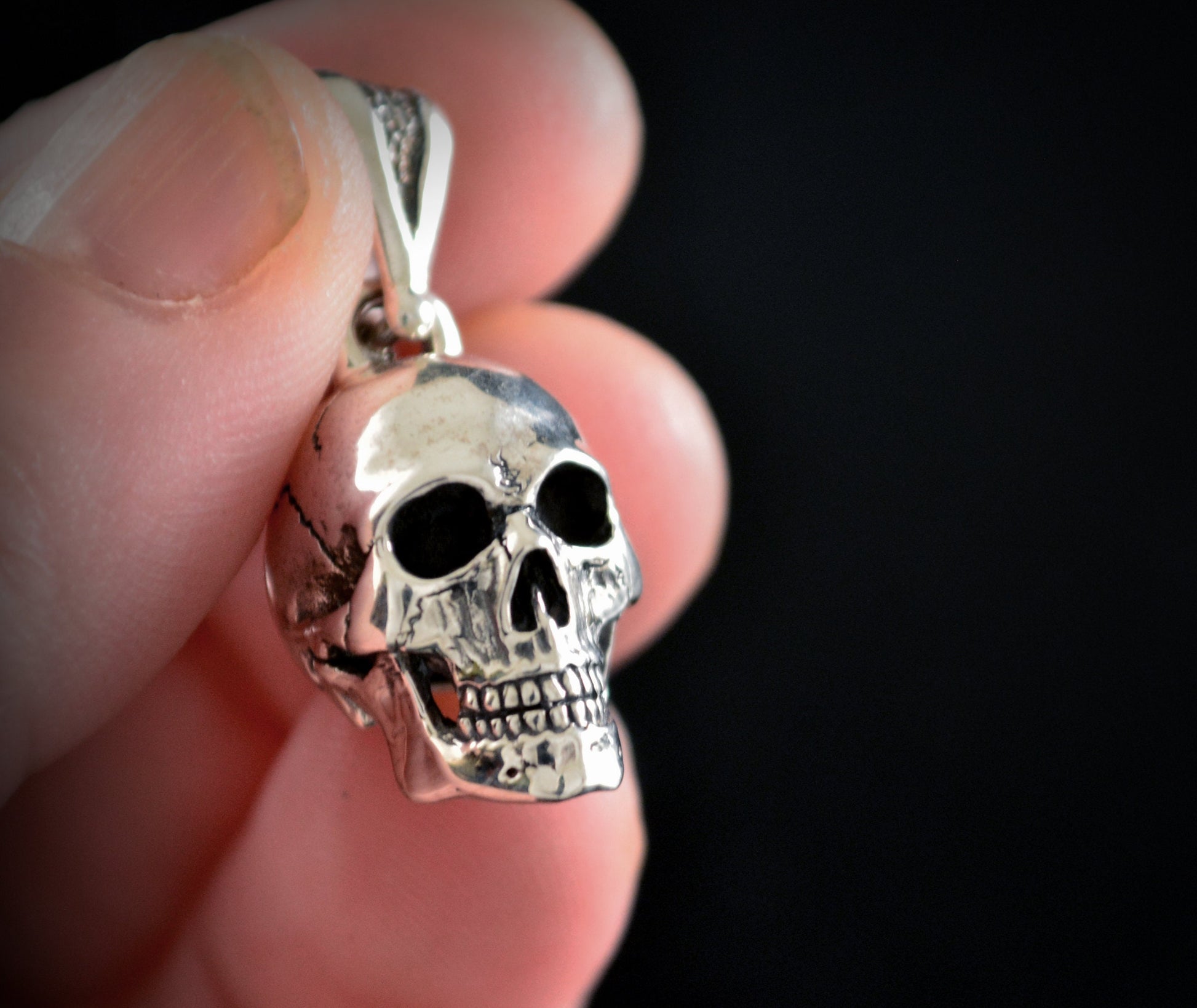 Colgante Craneo completo anatómico hecho a mano en plata de ley , Colgante Memento mori - D´Cast