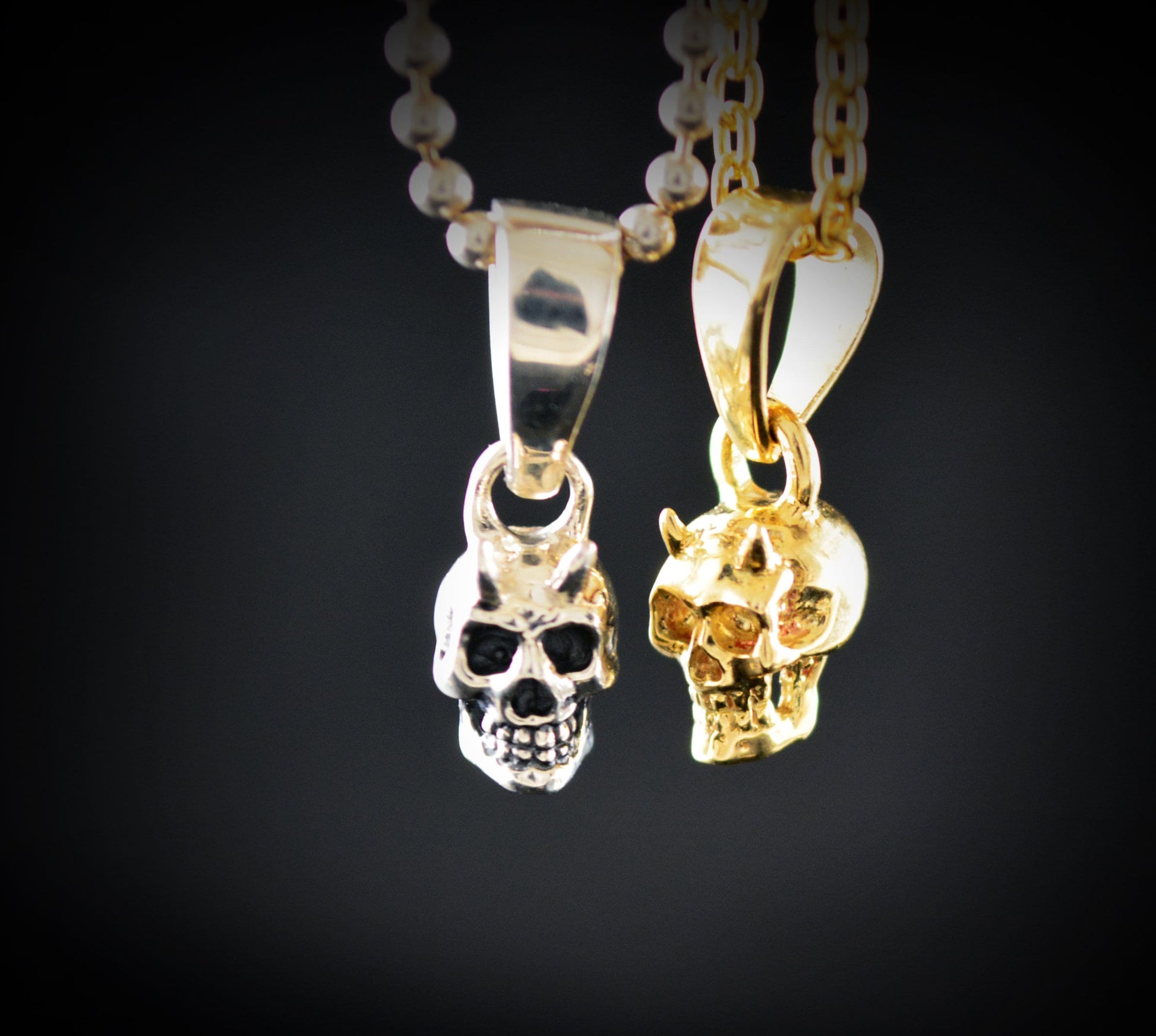 Colgante plata calavera pequeña, Colgante cráneo humano, Colgante plata artesanal, Joyería urbana, Estilo punk, Joyería unisex - D´Cast