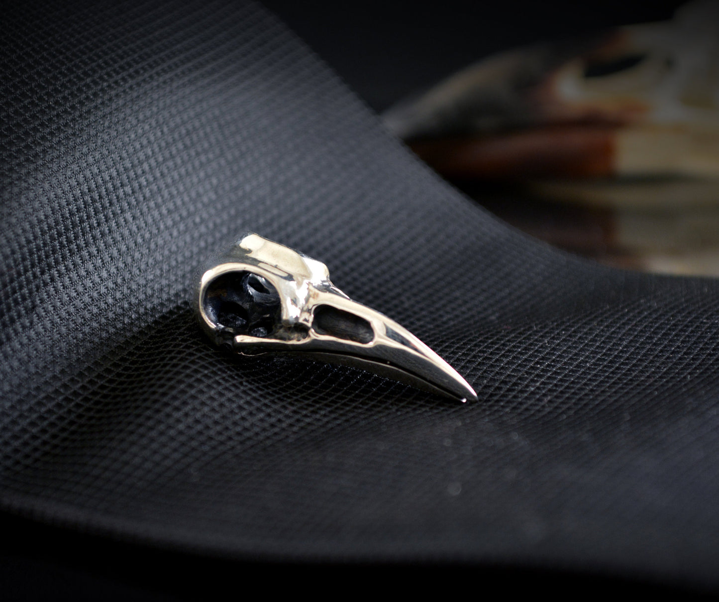 Pin corbata plata cráneo cuervo, Broche vikingo cuervo plata maciza, Broche para hombres