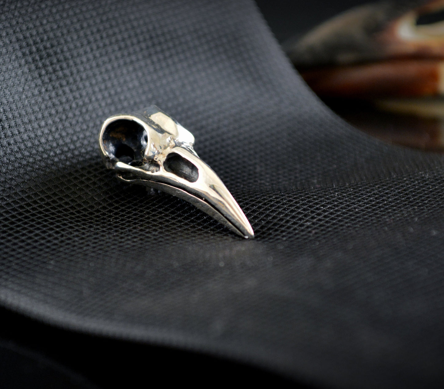 Pin corbata plata cráneo cuervo, Broche vikingo cuervo plata maciza, Broche para hombres