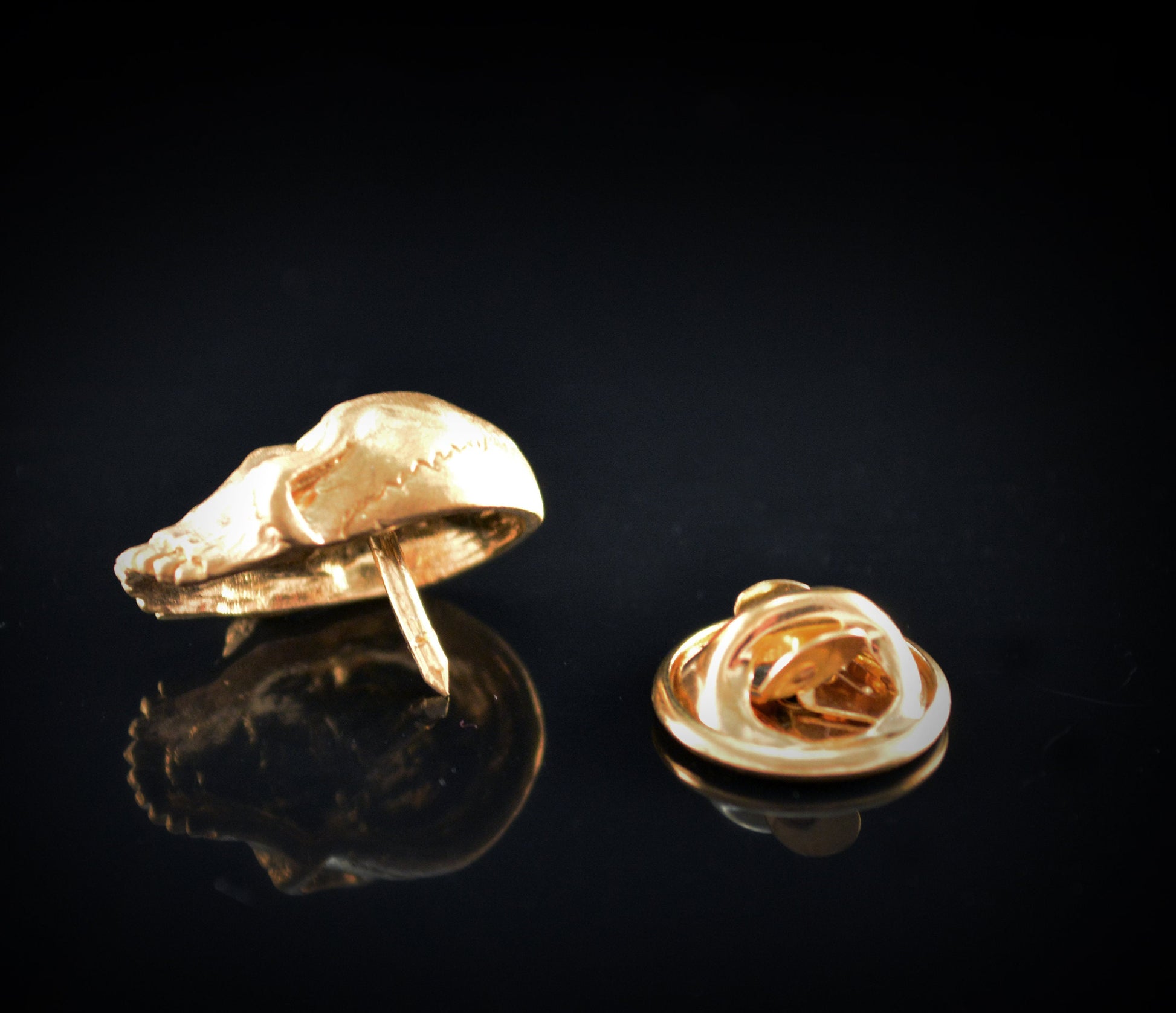 Pin corbata plata cráneo humano chapado en oro, Broche calavera - D´Cast