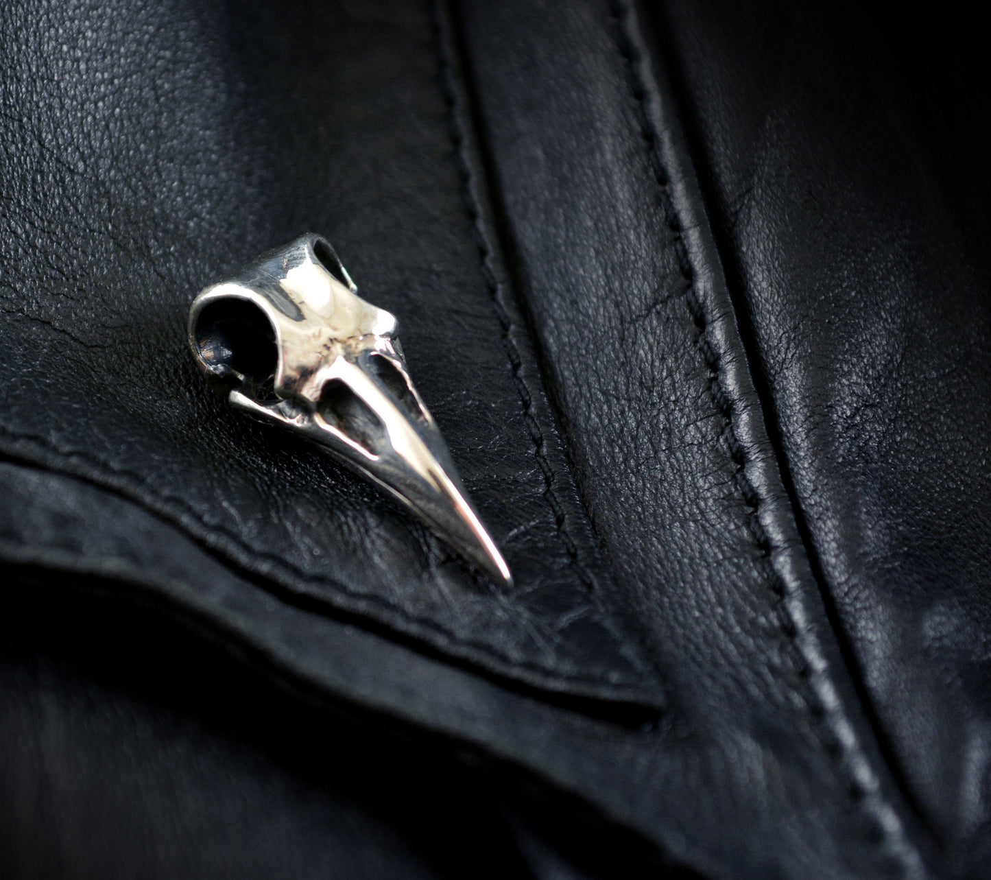 Pin corbata plata cráneo cuervo, Broche vikingo cuervo plata maciza, Broche para hombres