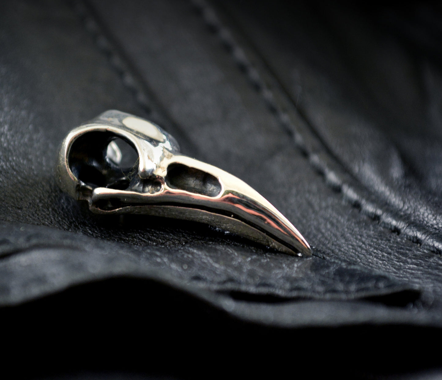 Pin corbata plata cráneo cuervo, Broche vikingo cuervo plata maciza, Broche para hombres