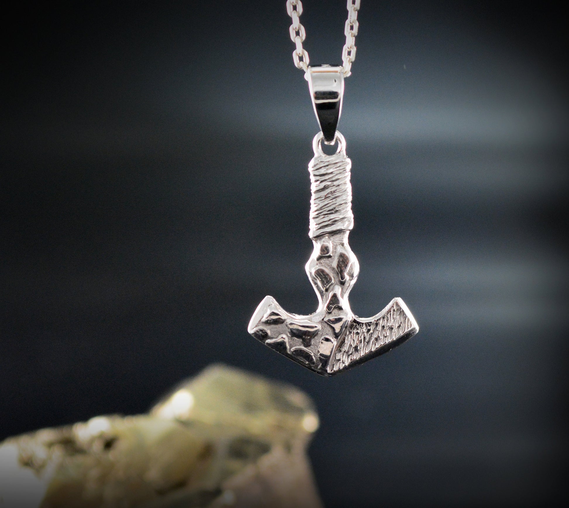 Colgante martillo de Thor hecho a mano en oro solido de 14k y 18k , Mjolnir,  Colgante vikingo - D´Cast