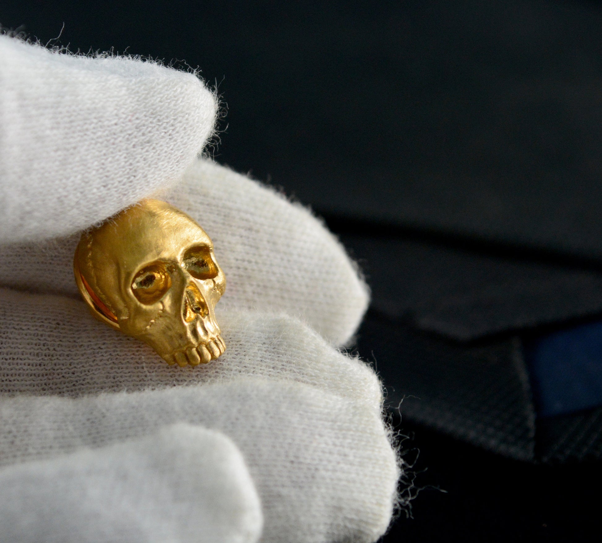 Pin corbata plata cráneo humano chapado en oro, Broche calavera - D´Cast