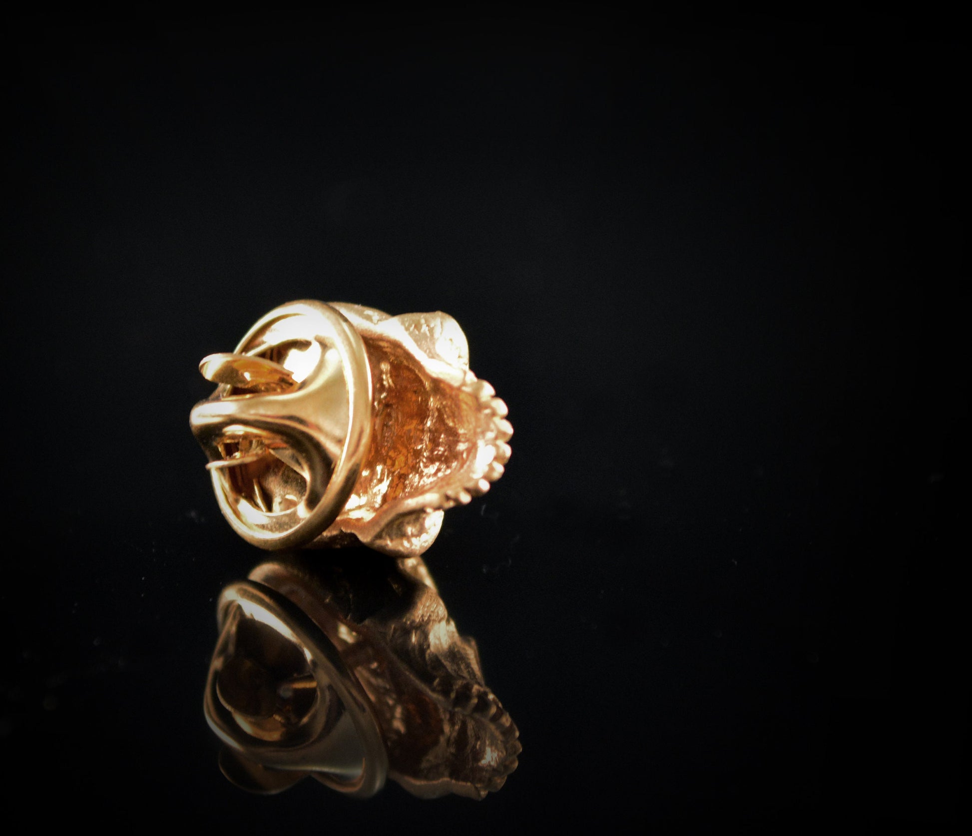Pin corbata plata cráneo humano chapado en oro, Broche calavera - D´Cast