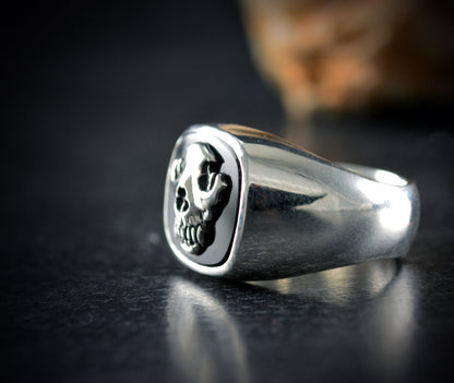 Anillo sello con calavera de lobo y ónix negro, Anillo exclusivo para él - D´Cast