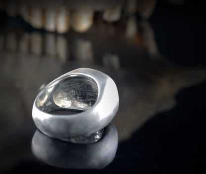 Anillo sello con calavera de lobo y ónix negro, Anillo exclusivo para él - D´Cast