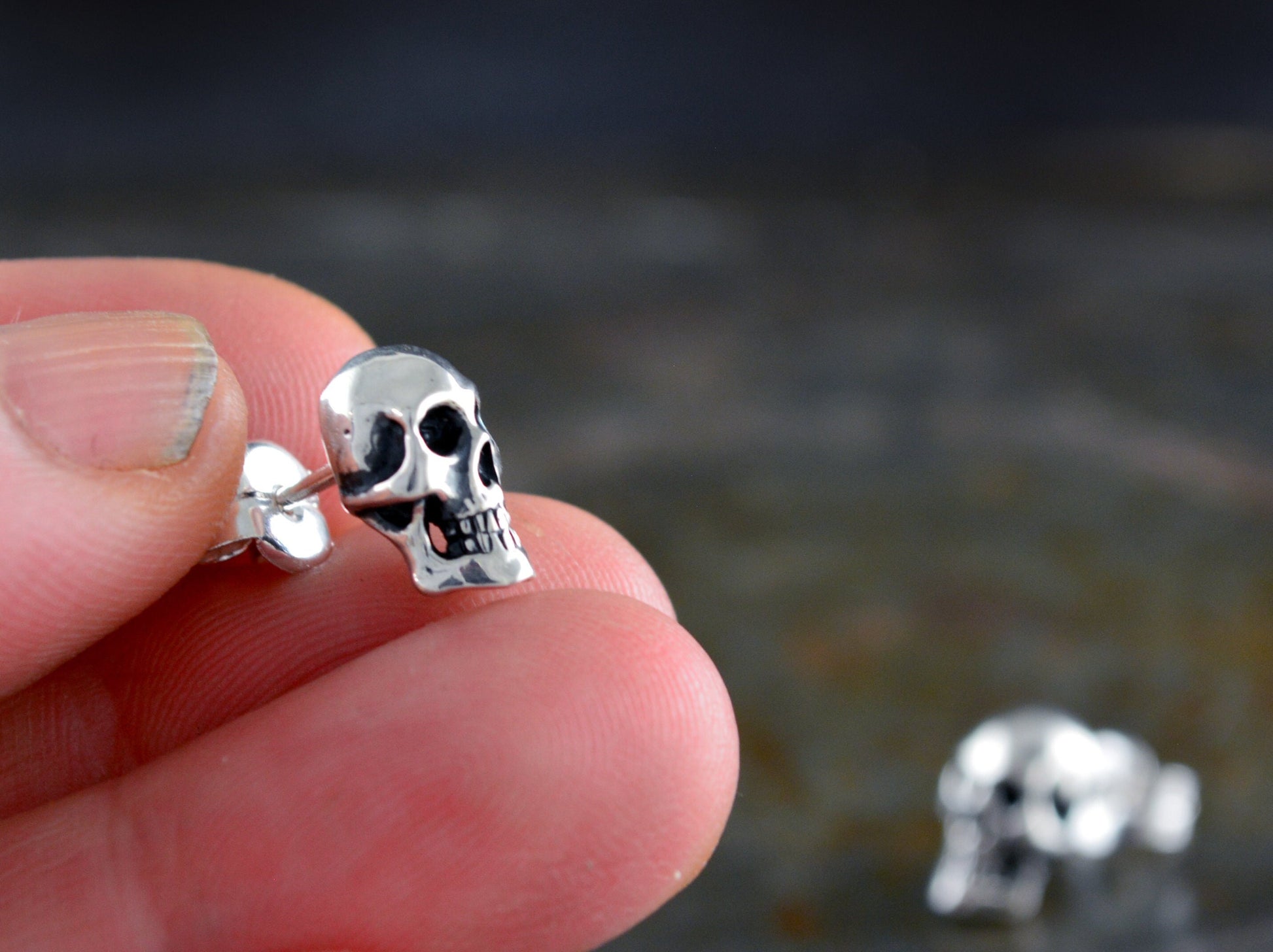 Pendiente calavera pequeño de plata maciza para hombre - D´Cast