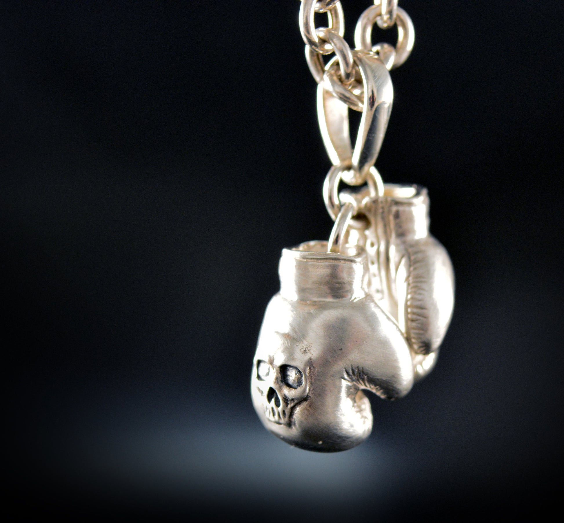 Colgante guantes de boxeo con calavera, Hechos a mano en plata de ley maciza, Regalo para luchadores - D´Cast