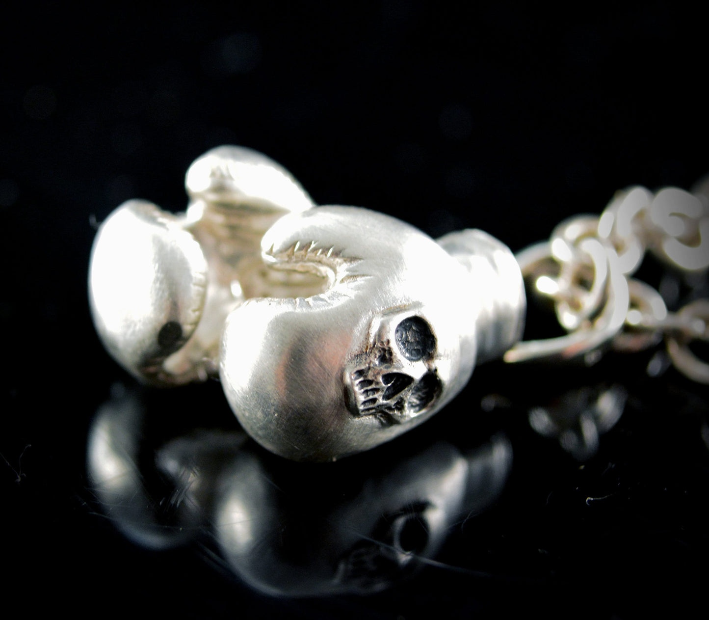 Colgante guantes de boxeo con calavera, Hechos a mano en plata de ley maciza, Regalo para luchadores - D´Cast