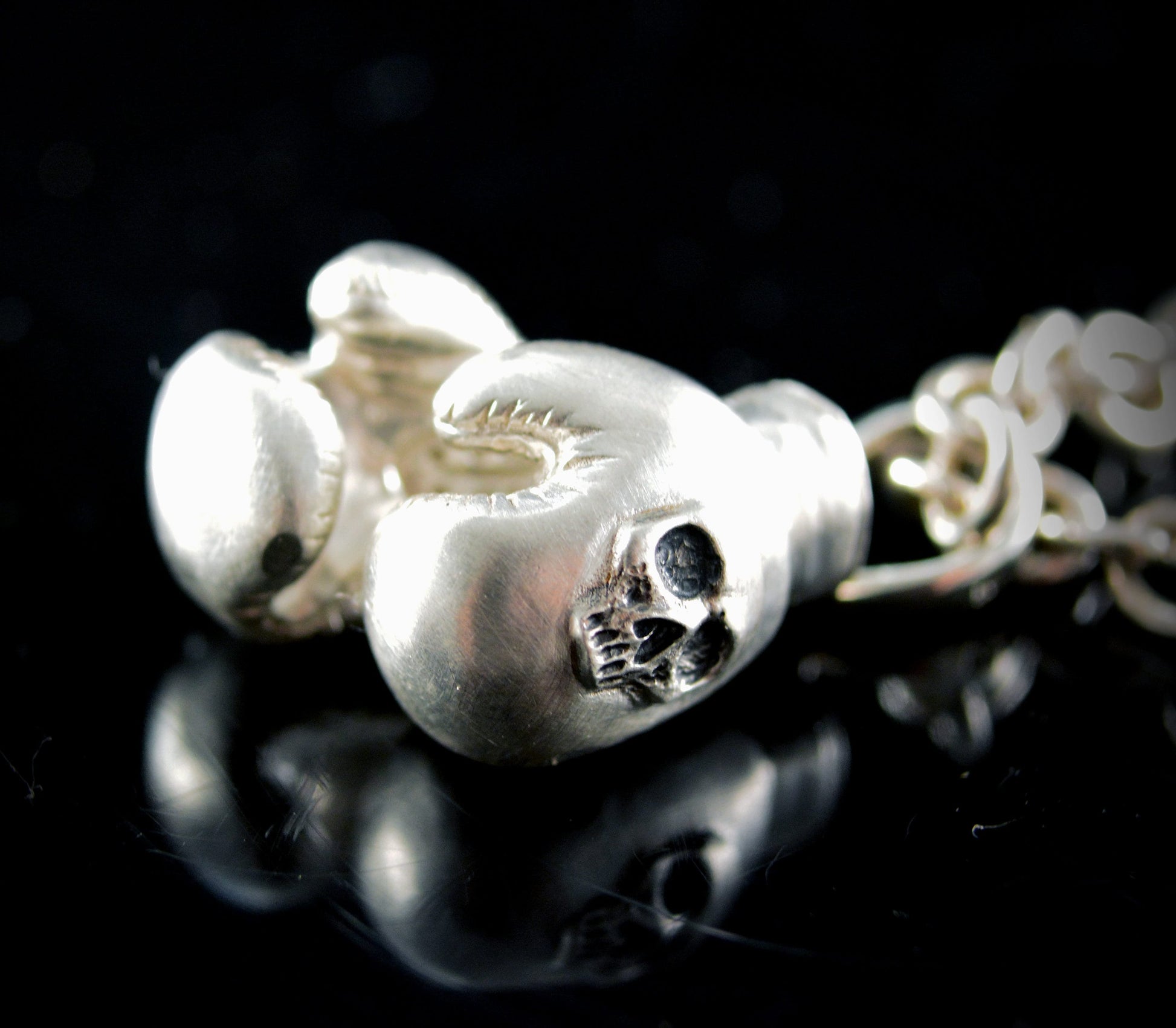 Colgante guantes de boxeo con calavera, Hechos a mano en plata de ley maciza, Regalo para luchadores - D´Cast