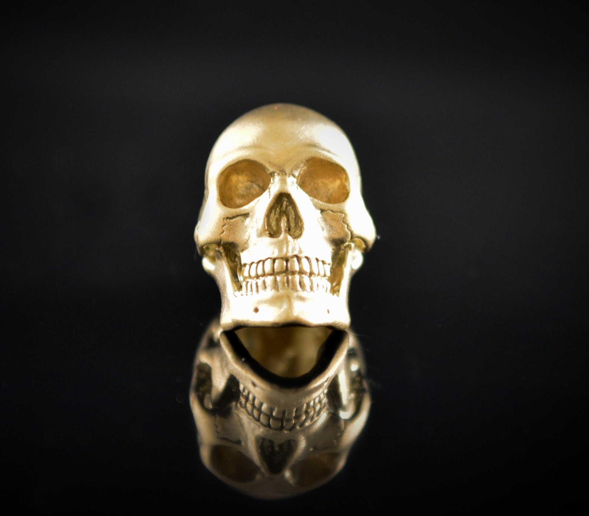 Colgante calavera en oro de 10k, 14k o 18k, Memento mori, Craneo humano oro - D´Cast