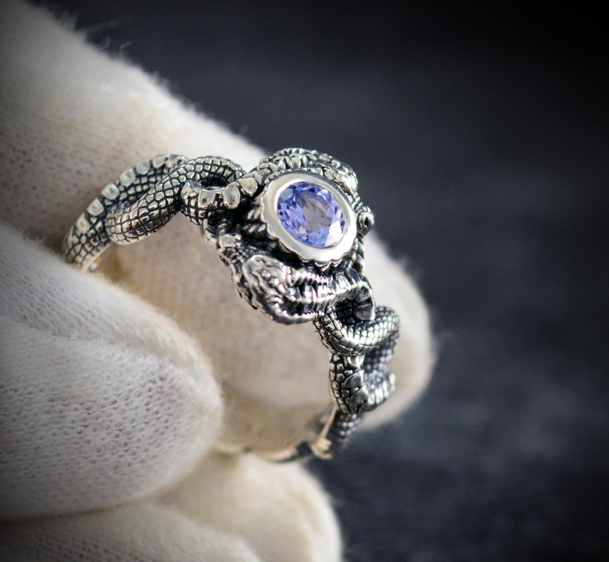 Anillo plata dragones, Solitario dragones con piedra azul, Anillo de compromiso, Regalo personalizado para Navidad - D´Cast