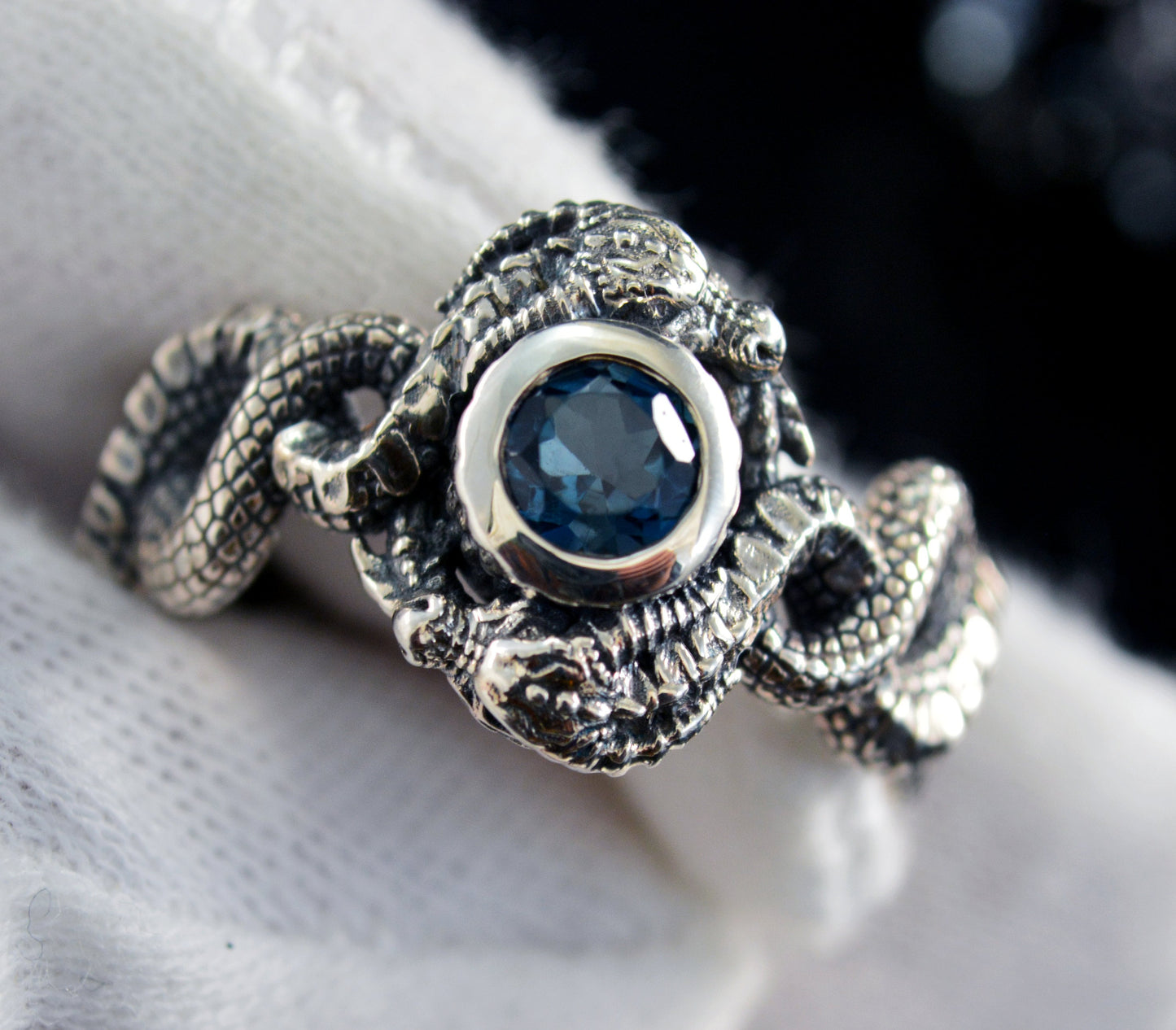 Anillo plata dragones, Solitario dragones con piedra azul, Anillo de compromiso, Regalo personalizado para Navidad - D´Cast