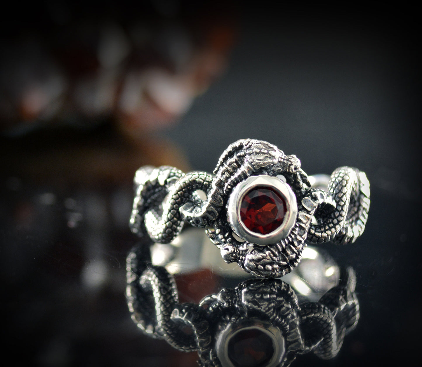 Anillo plata dragones, Solitario dragones con piedra azul, Anillo de compromiso, Regalo personalizado para Navidad - D´Cast