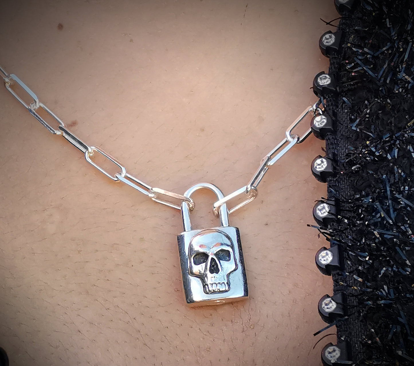 Padlock choker with skull handmade in sterling silver, Padlock amulet with rectangular silver chain links
