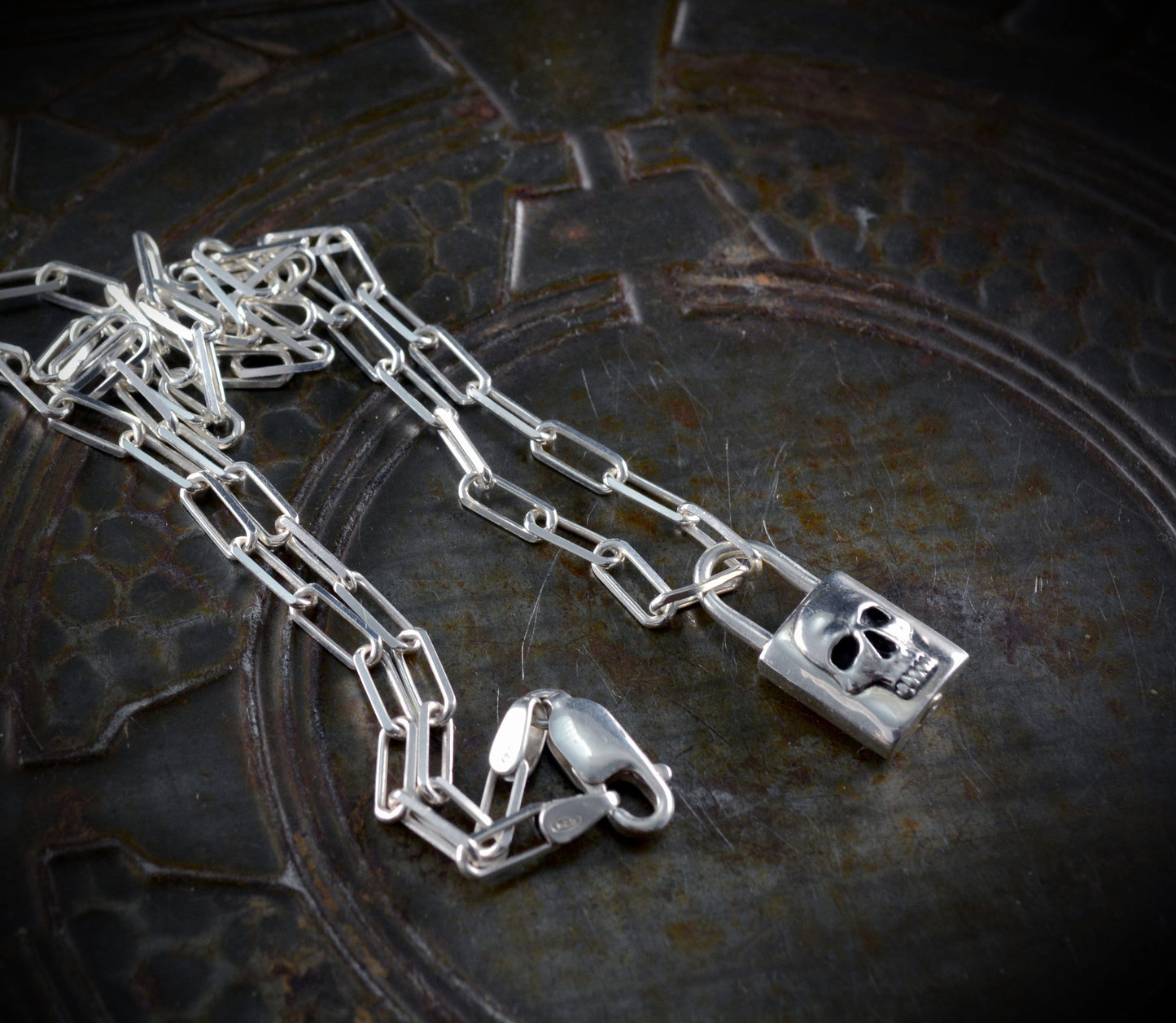 Padlock choker with skull handmade in sterling silver, Padlock amulet with rectangular silver chain links