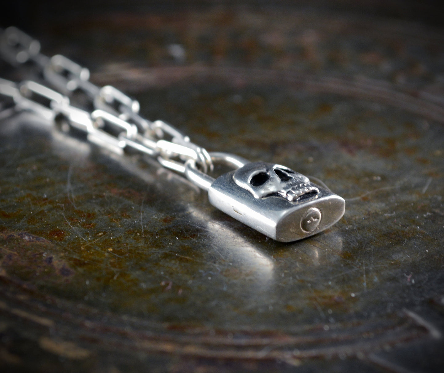 Padlock choker with skull handmade in sterling silver, Padlock amulet with rectangular silver chain links